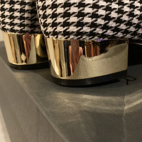Beautiful  Mid Block Heels 👠 Flats, size -7, Color Black/White Houndstooth - Picture 10 of 10